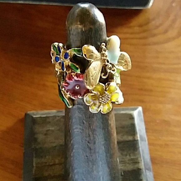 5 FOR 25 GUESS RING 💜💜 - Picture 2 of 3